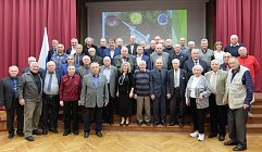 В школьный музей подарили книгу о противоракетной обороне страны на китайском языке