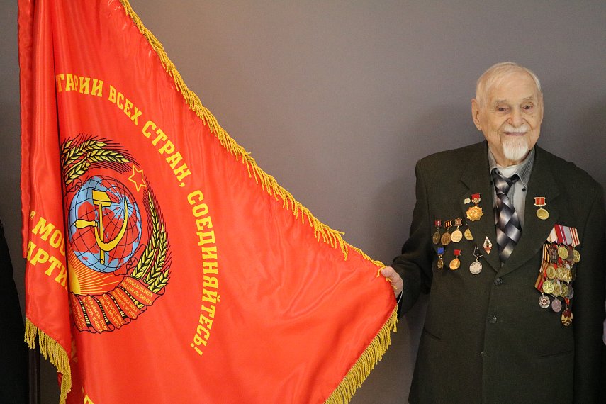 Школьный музей поздравляет с днём рождения гвардии лейтенанта Григорьева Владимира Васильевича