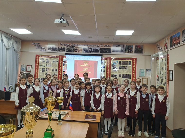 В память о жителях и защитниках непокоренного города зажигаются Искры надежды в школьных музеях