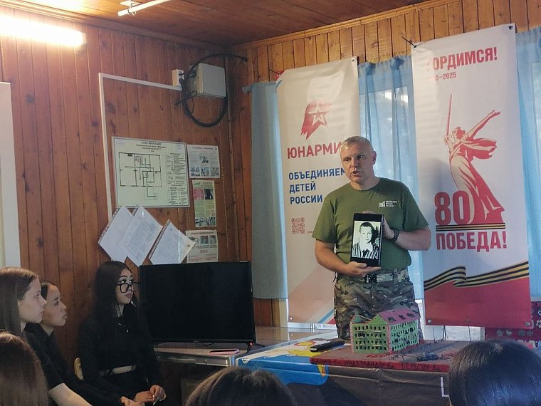 Экспонаты школьного музея в детском лагере