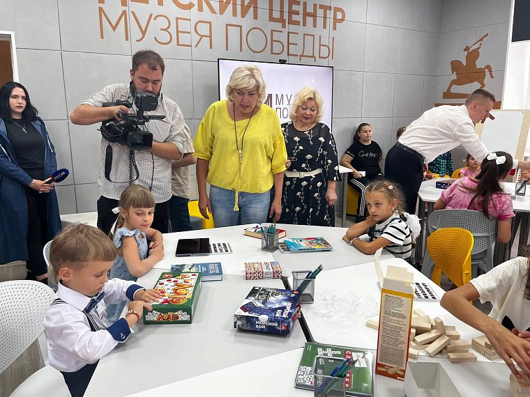 Музей Победы сделал подарок детям ЛНР