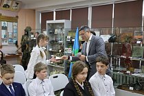 Глава города Тулы Алексей Эрк посетил школьный музей центра образования № 25 города Тулы