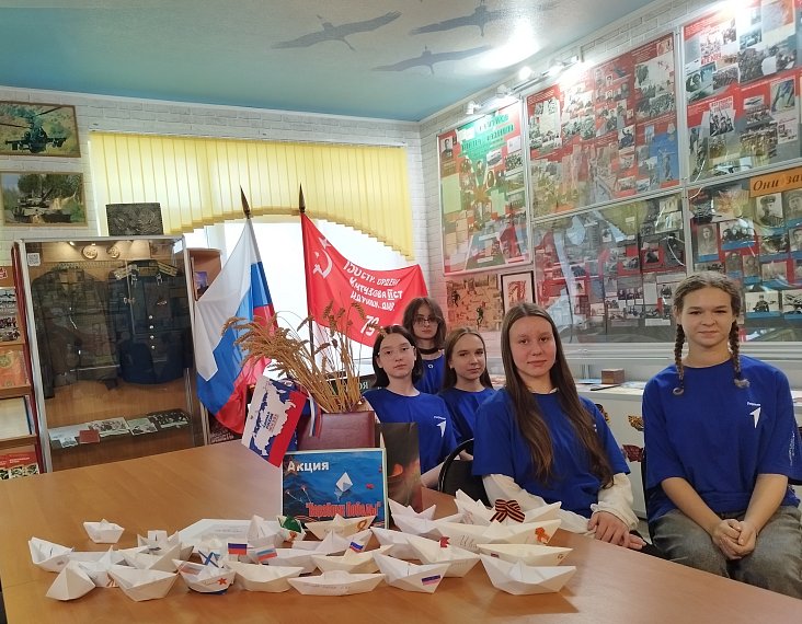 Белые кораблики запустили в школьном музее
