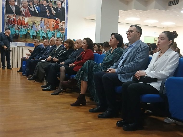 Парта в память о разведчике