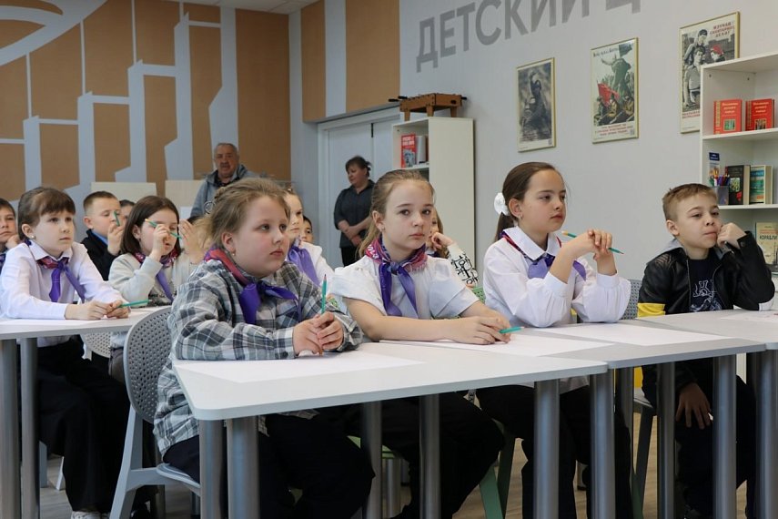 В Детском центре Музея Победы состоялся конкурс детских рисунков ко Дню Победы «80-я весна»