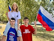 Активисты школьных музеев участвуют во флешмобе «Цвета Российского флага»