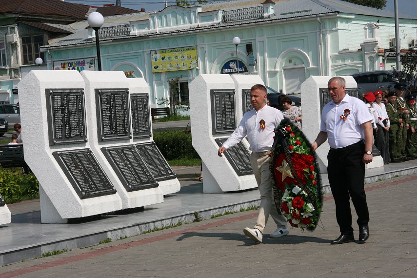 История нас связала