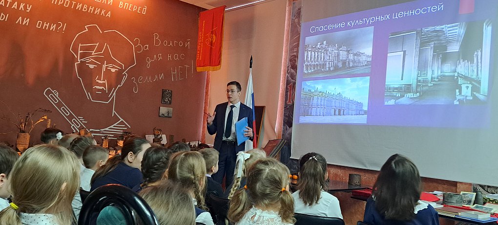 В память о жителях и защитниках непокоренного города зажигаются Искры надежды в школьных музеях