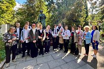 Цветы Зое Космодемьянской в день её рождения