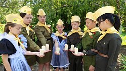 У Вечного огня в память о защитниках