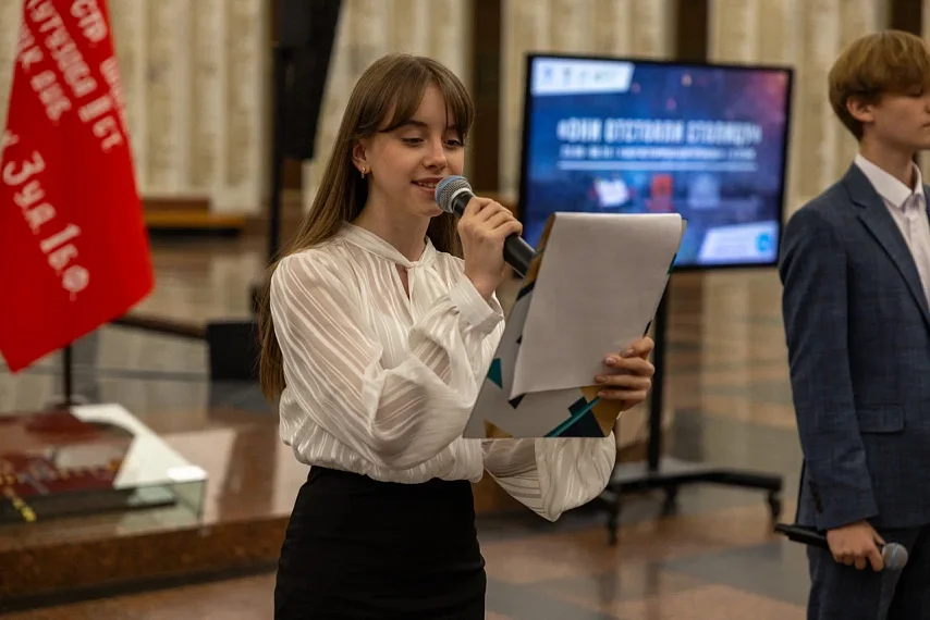 Школьники открыли выставку о защитниках Москвы