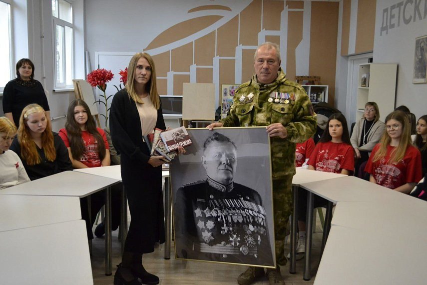 Школьники провели патриотический телемост