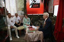 История нас связала