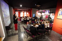 Школьников познакомили с четвероногими героями