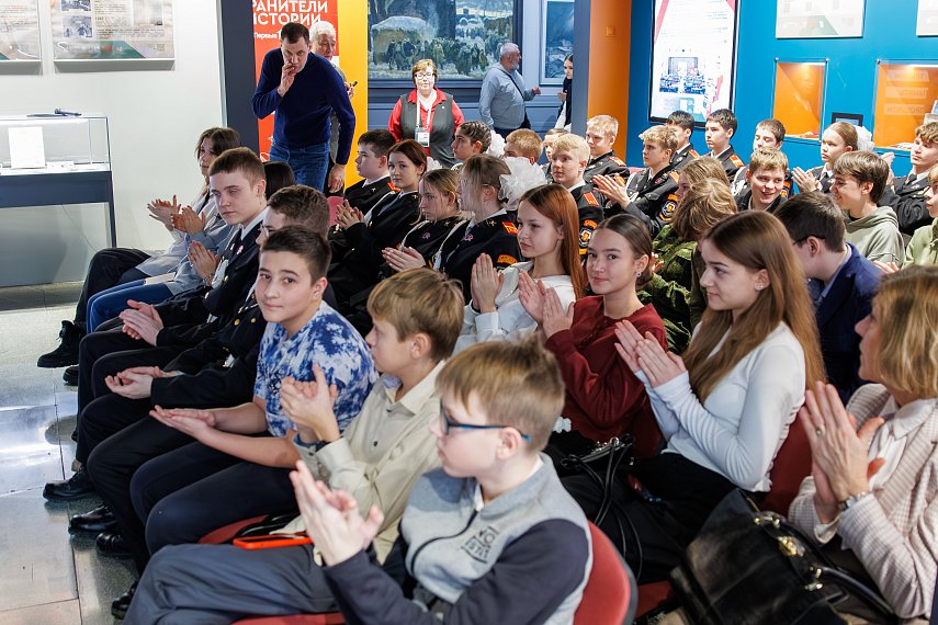 Завершились мероприятия выставки «Хранители времени» в Музее Победы