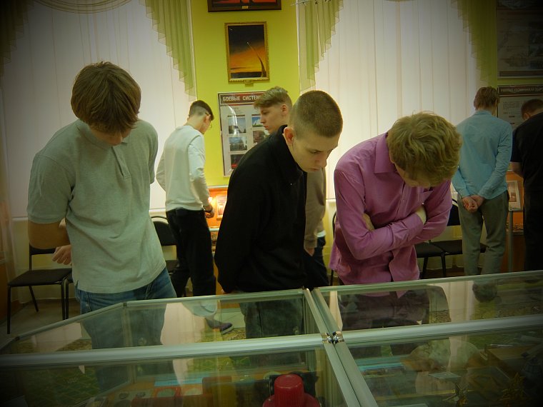 В память о жителях и защитниках непокоренного города зажигаются Искры надежды в школьных музеях