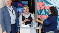 Школьники передали экспонат в Музей Победы