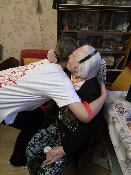 Светлые мгновения: Новогодние поздравления ветерана от юных хранителей памяти