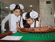 Активисты школьного музея представили модель катера на международных соревнованиях