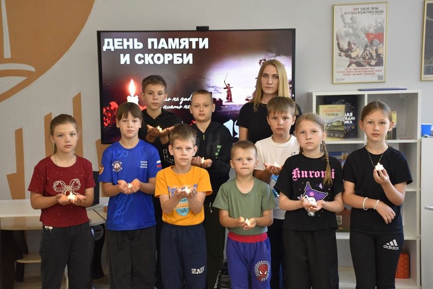 В День памяти и скорби дети присоединились к «Свече памяти» в филиалах Детского центра Музея Победы в ЛНР и ДНР