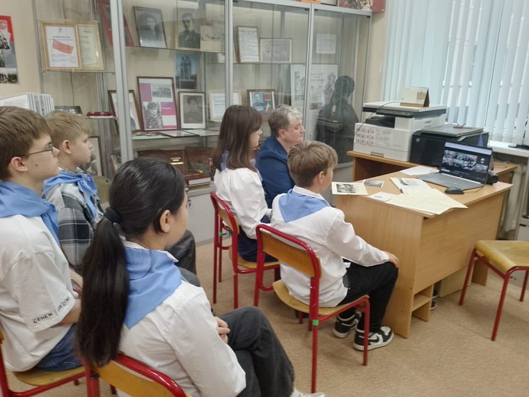 «На фронт он принес свой комсомольский билет»