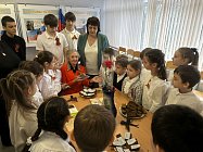 В память о жителях и защитниках непокоренного города зажигаются Искры надежды в школьных музеях