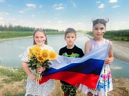 Активисты школьных музеев участвуют во флешмобе «Цвета Российского флага»