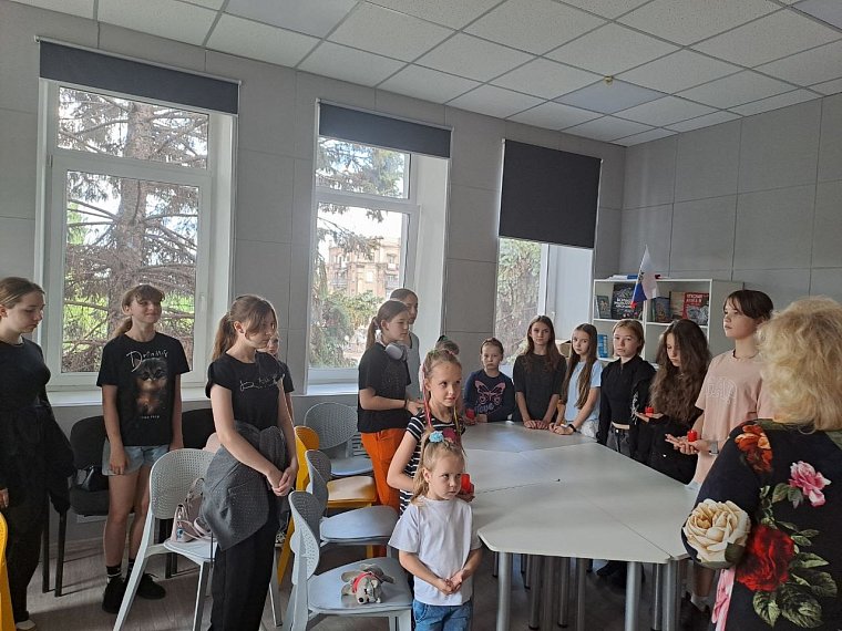 Партизан и подпольщиков почтили минутой молчания в Детском центре Алчевска