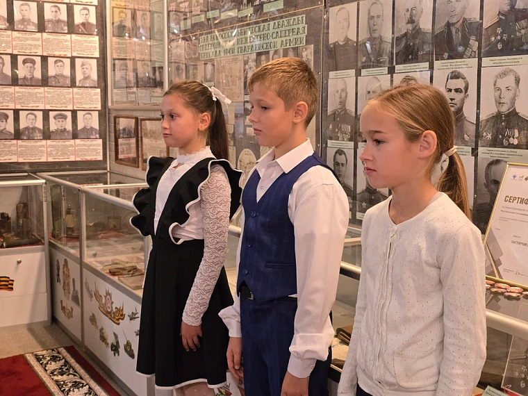 Белые кораблики запустили в школьном музее