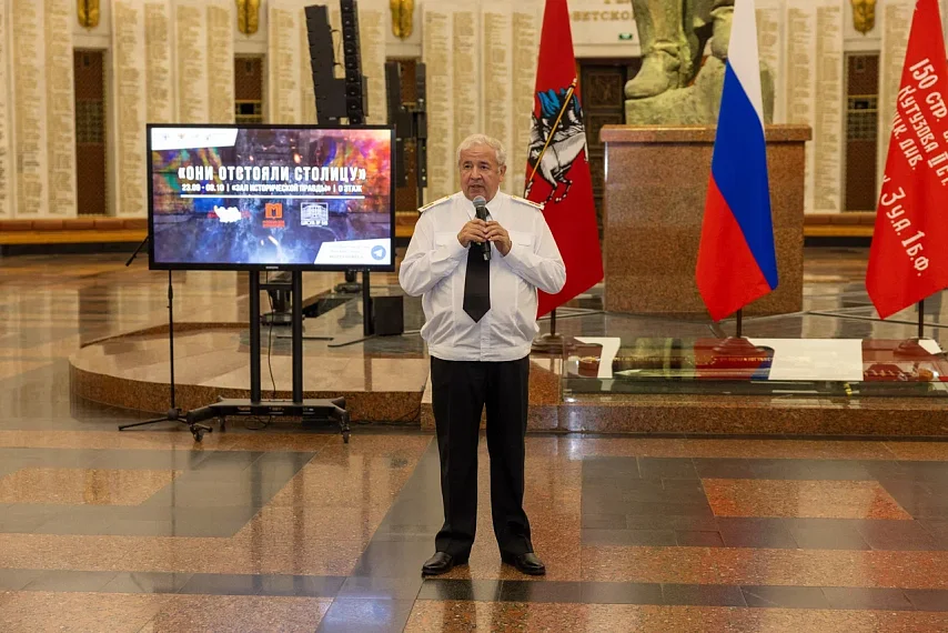 Школьники открыли выставку о защитниках Москвы