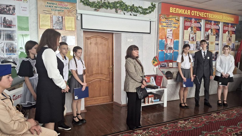 Выпускников вспомнили поименно