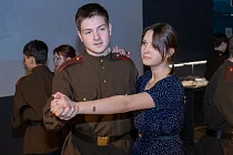 Школьников закружил предвоенный танец