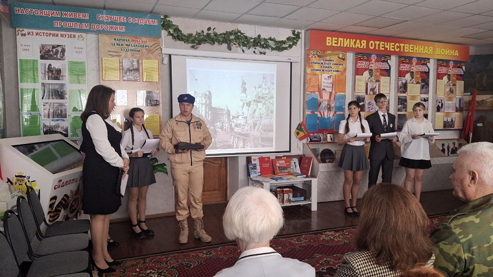 Выпускников вспомнили поименно