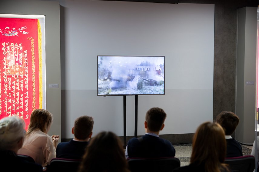 Школьники прочли стихи о войне в Музее Победы