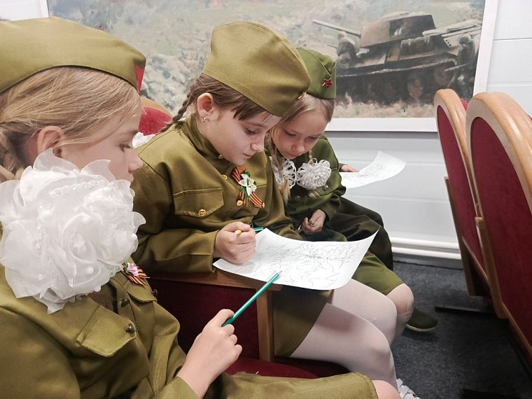 «Спасибо деду за победу» прозвучала в Дмитровке (ДНР)