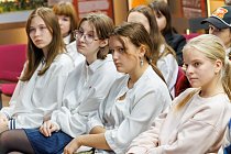 Школьники передали экспонат в Музей Победы