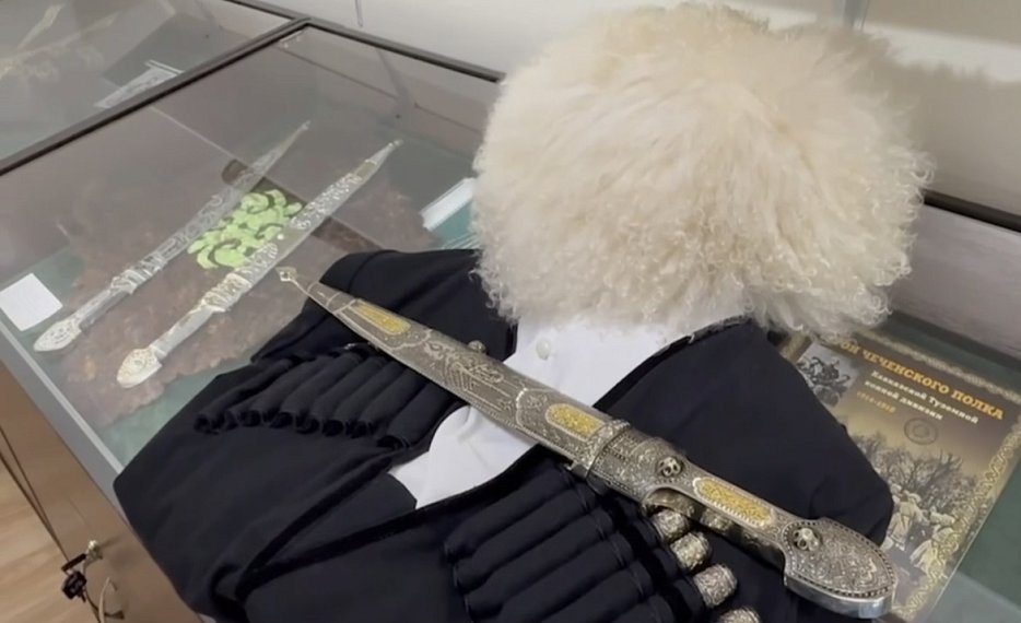 Министр образования и науки Чеченской Республики передал ценные экспонаты военно-патриотическому музею «Дорогами отцов»