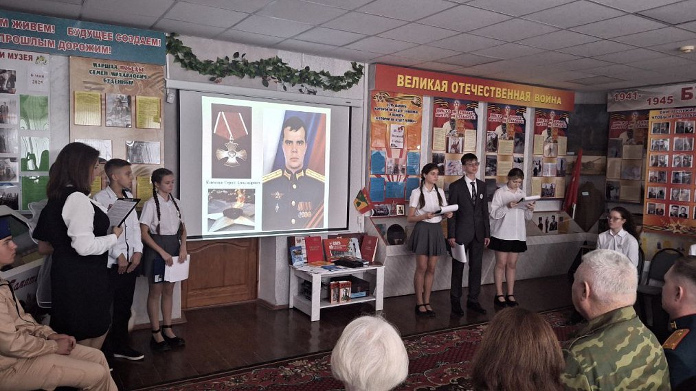 Выпускников вспомнили поименно