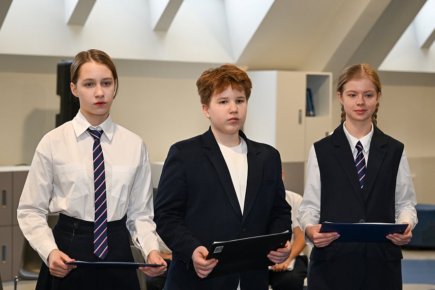 Школьники ЛНР и Москвы познакомились в прямом эфире