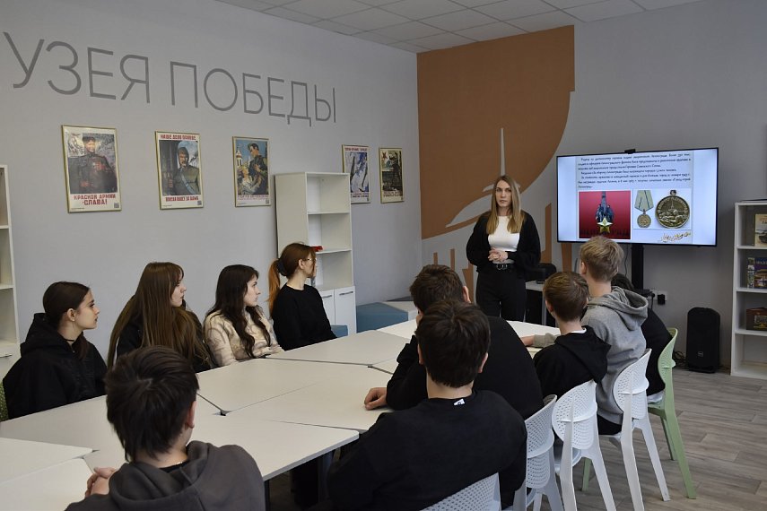 Детские центры почтили память ленинградцев