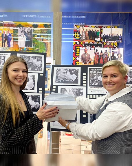 Представители московских школьных музеев передали экспонаты из ЛНР для выставки в Музее СВО в Республике Чили