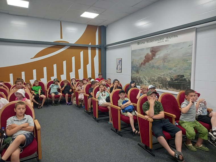 День русского языка в Детских центрах Музея Победы в ЛНР и ДНР