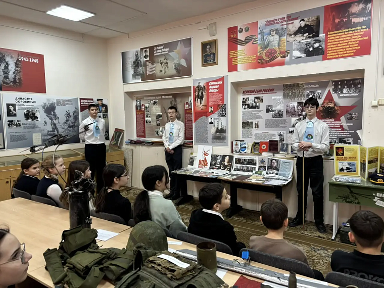 В память о жителях и защитниках непокоренного города зажигаются Искры надежды в школьных музеях